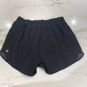 EUC! Lululemon hottie hot low rise lined 4” shorts